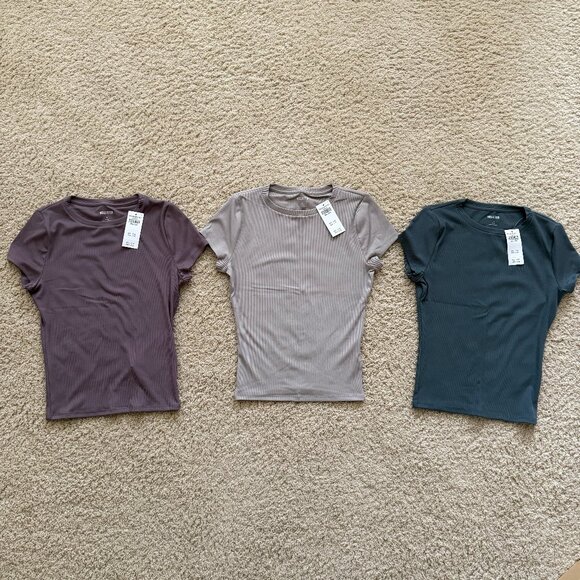 Hollister Women's ribbed seamless fabric tee, 3 shirts, Size: Small Long, NEW - Picture 1 of 10
